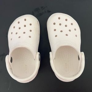 White Crocs size 6C